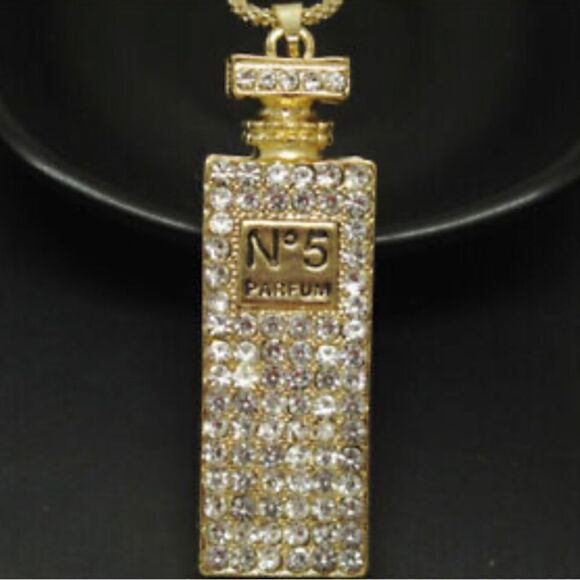 💛 Betsey Johnson NEW crystal perfume bottle pendant necklace 💛 - Picture 1 of 4